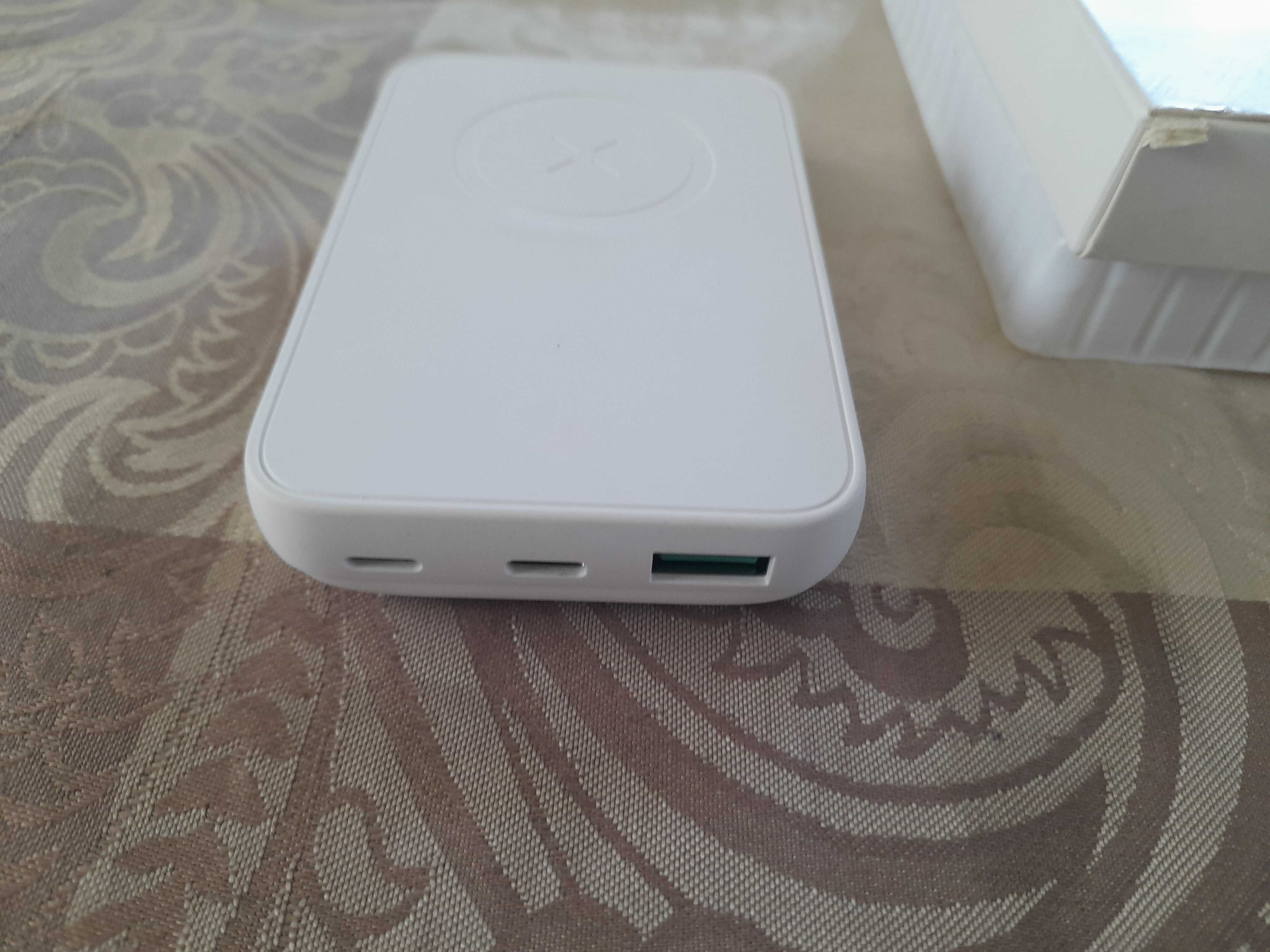 Powerbank FW32 10 tyś mAh biały