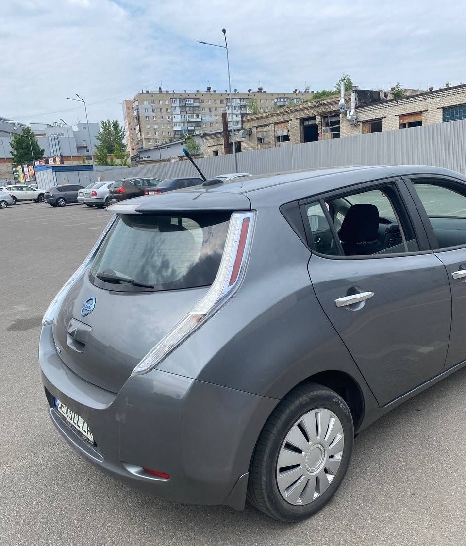 Аренда Nissan Leaf 3300 без залога