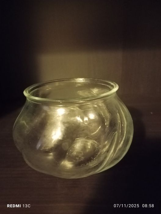 Pequena jarra em vidro