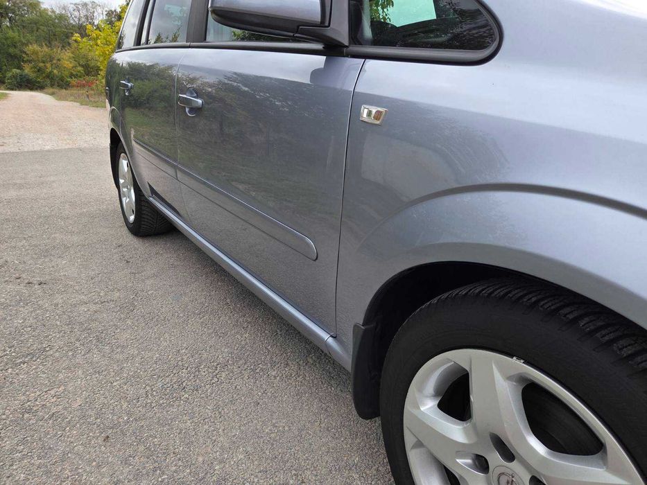 7- місний Opel Zafira в ідеальному стані. Не  битий, не фарбований.