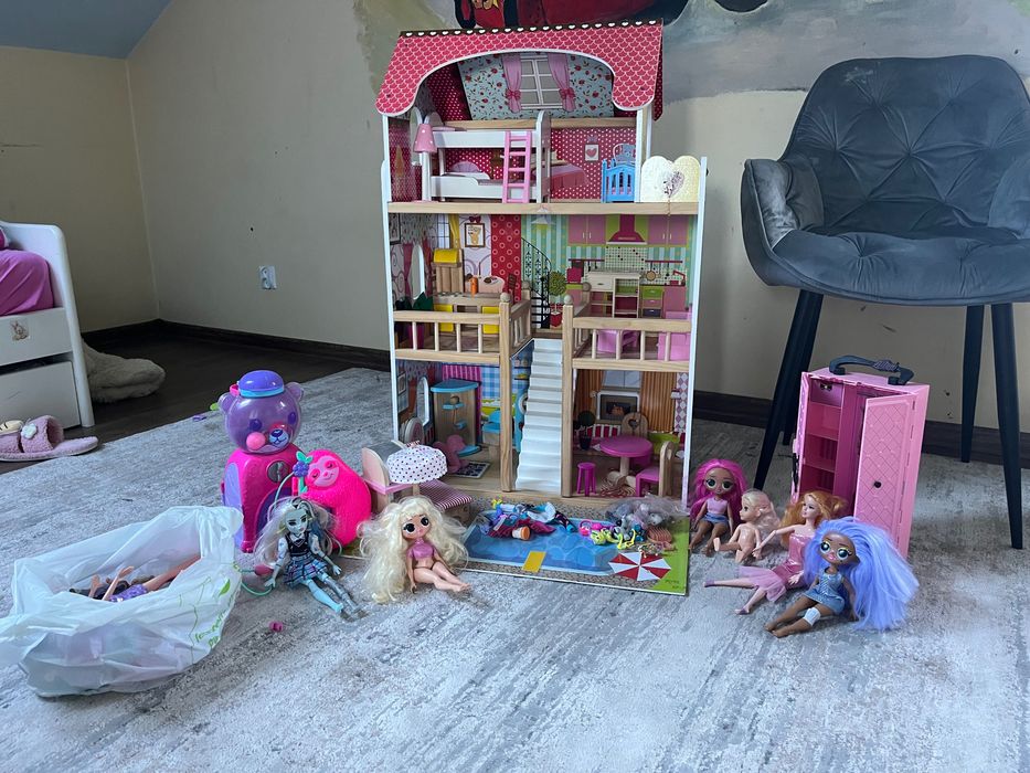 Domek dla lalek z wyposażeniem