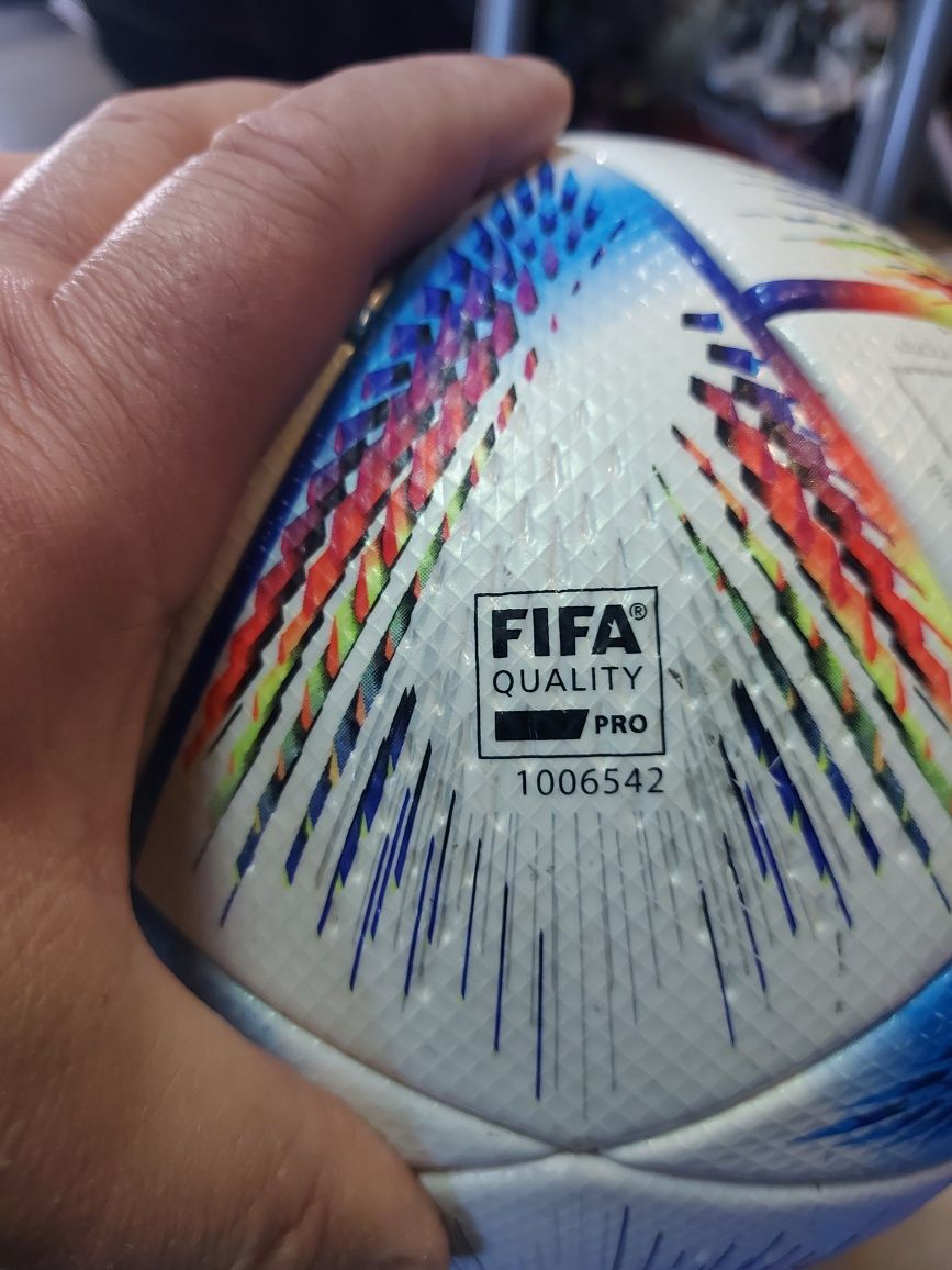 Офіційний м'яч adidas Al Rihla Pro Чемпіонату світу з футболу 2022