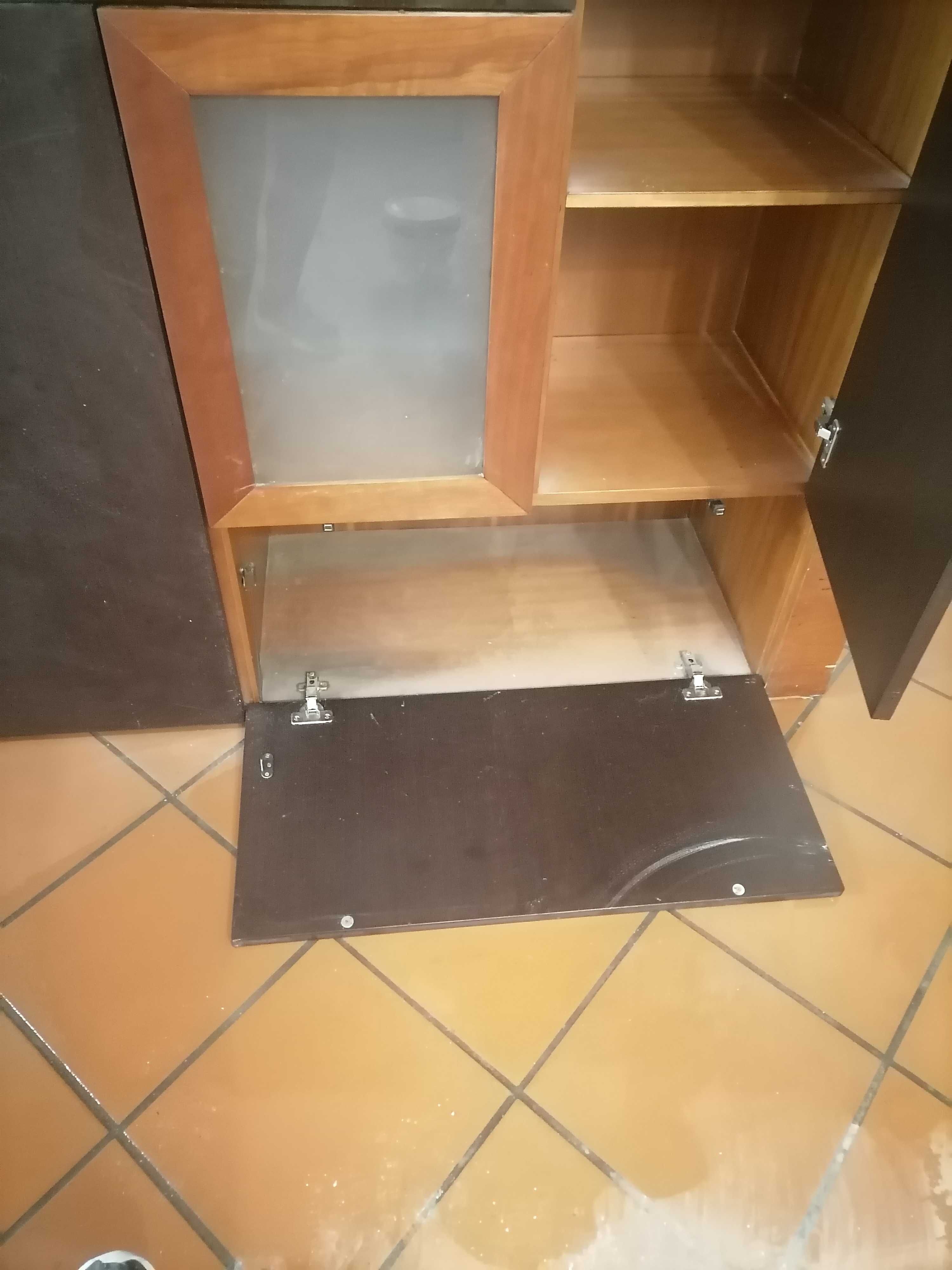Louceiro/móvel de Sala