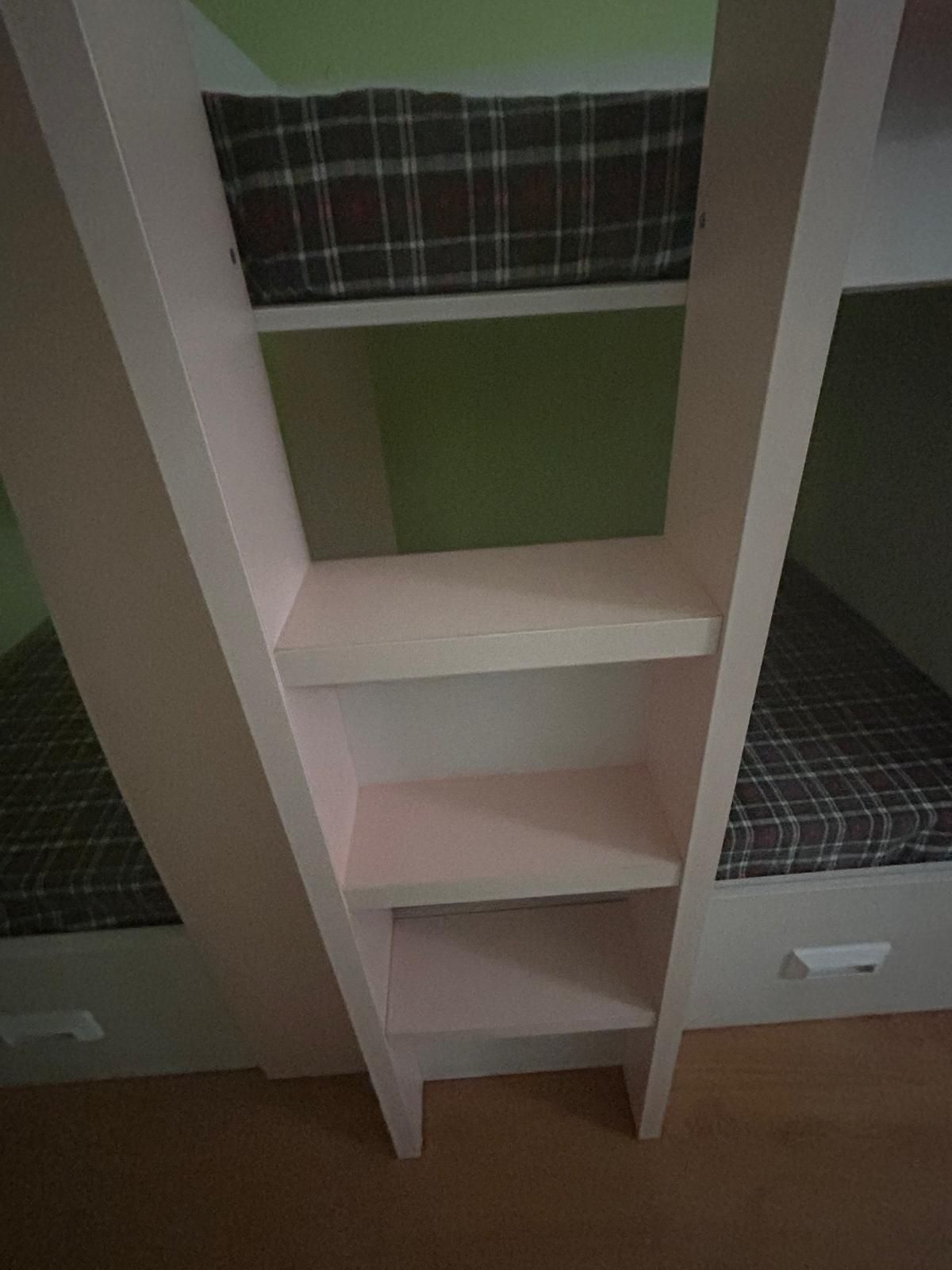 Beliche rosa, com armário e dois gavetões do IKEA. Como novo.