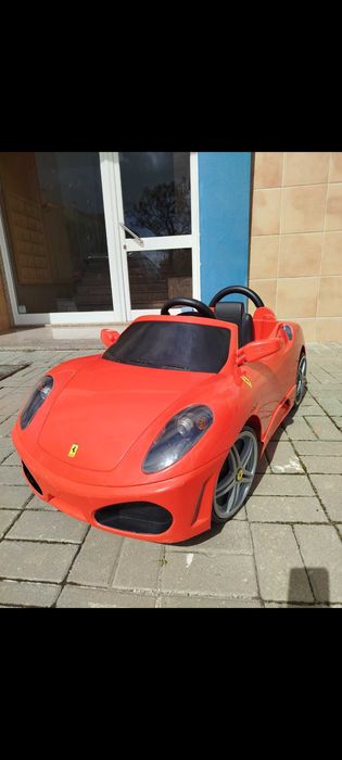 Carro eléctrico criança