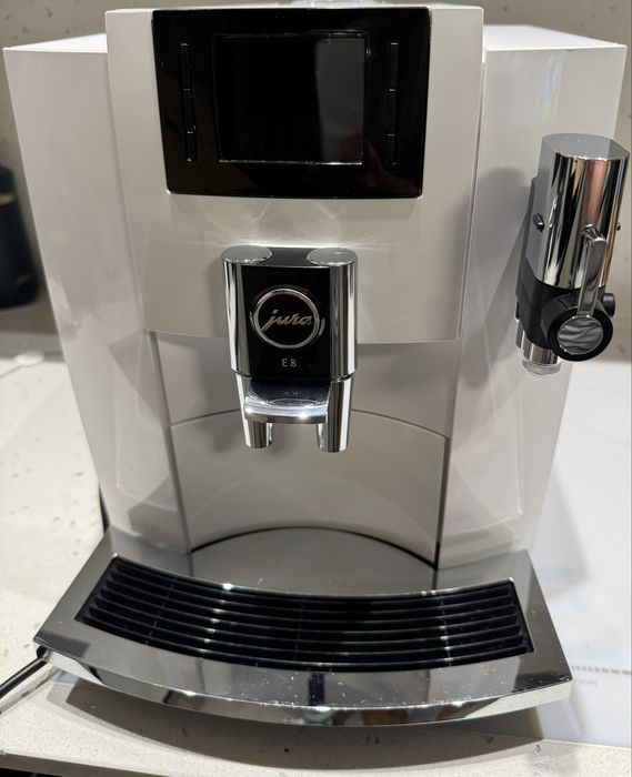 Ekspres do kawy Jura E8