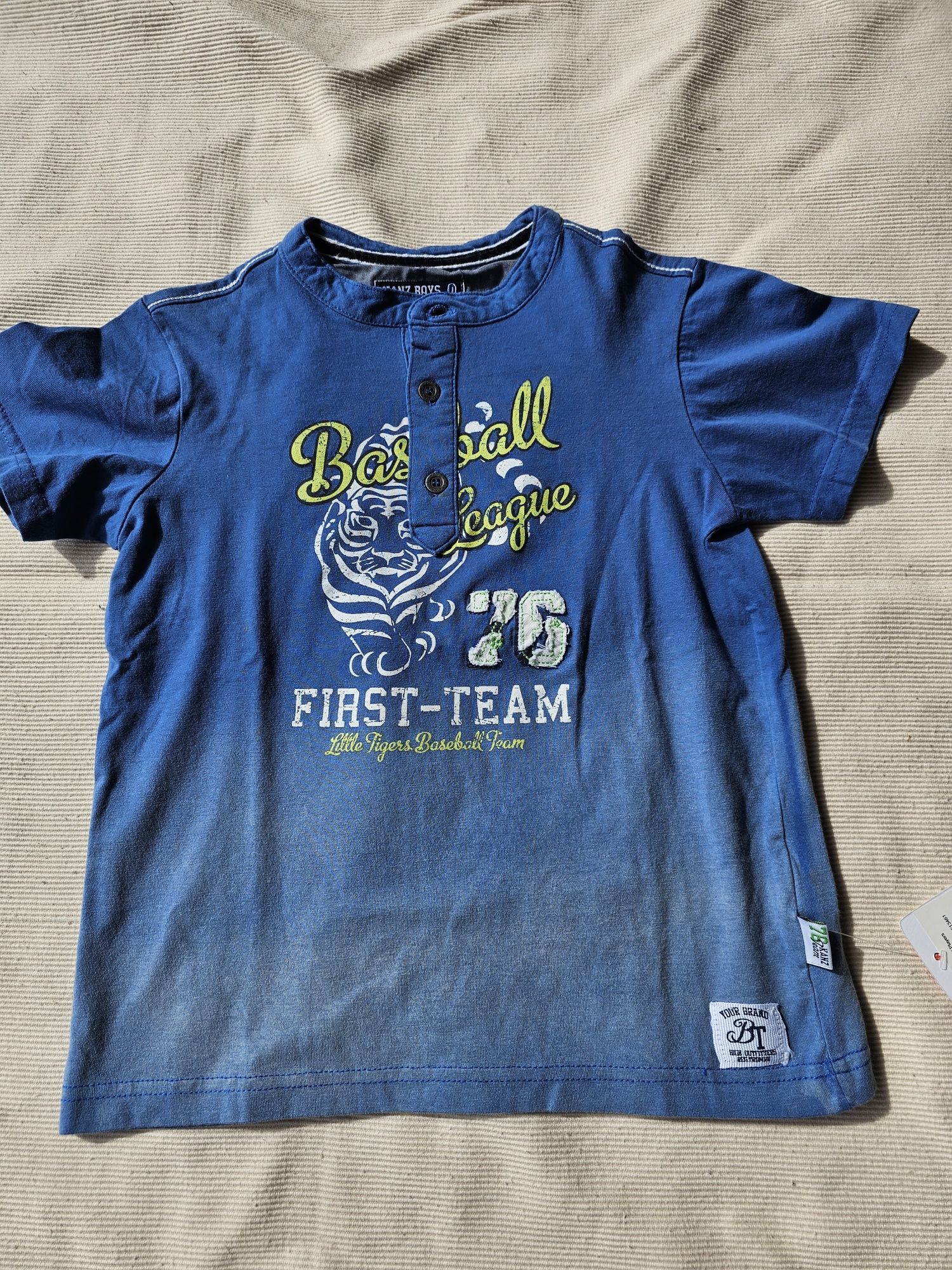 T shirts de menino 5 Anos novas com etiqueta