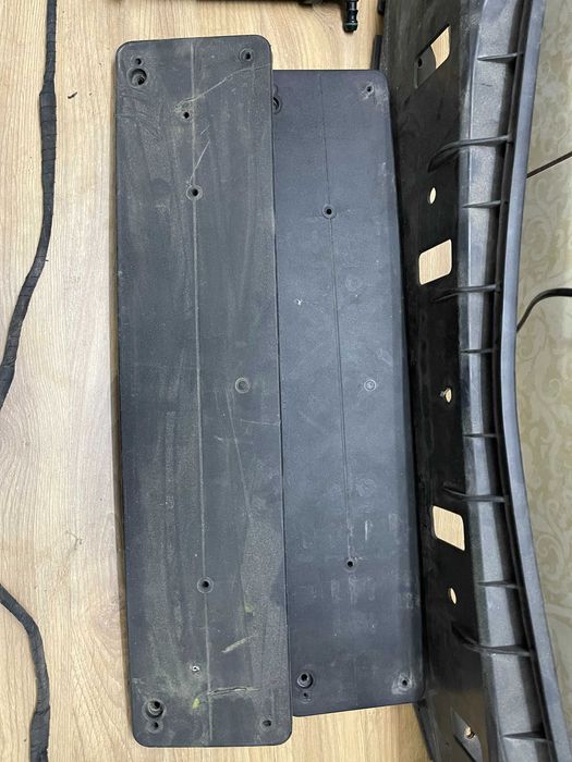 Подіум під номерний знак Mercedes-Benz E-Class W211 2002-2006