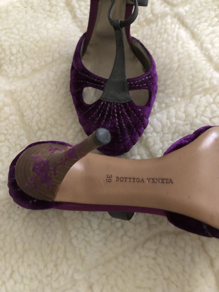 Неймовірні босоніжкі Bottega Veneta, оригінал