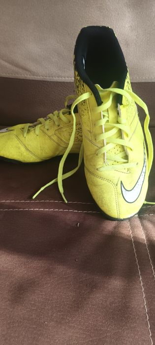 Buty piłkarskie turfy Nike 37.5