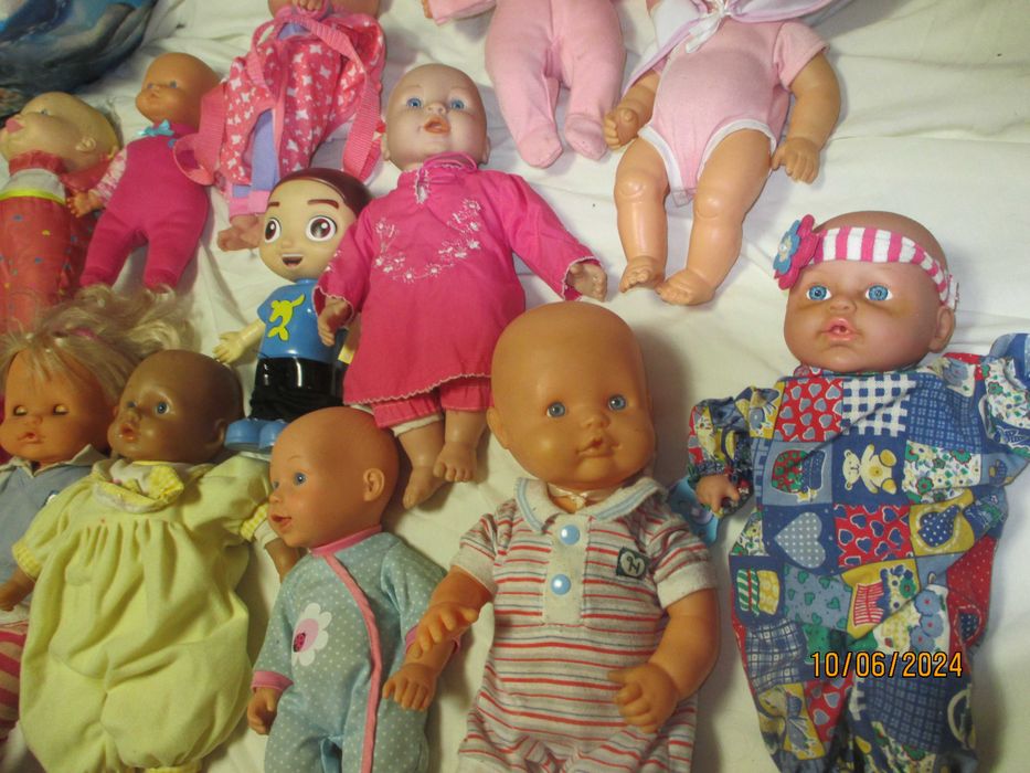 13 bonecos ( tamanho médio 30 cms )