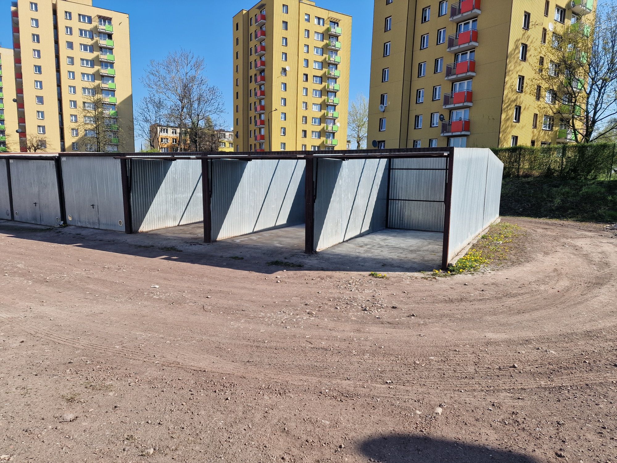 sprzedam garaż w bardzo dobrym stanie