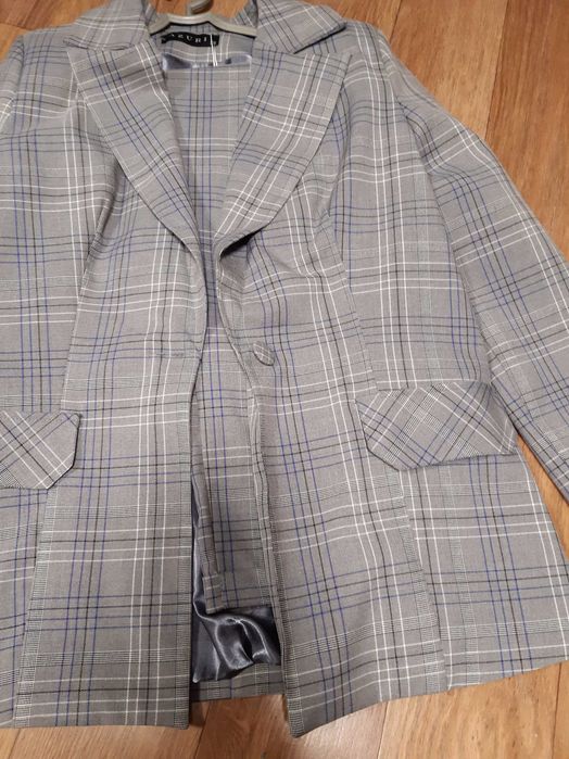 Стильный брючный костюм