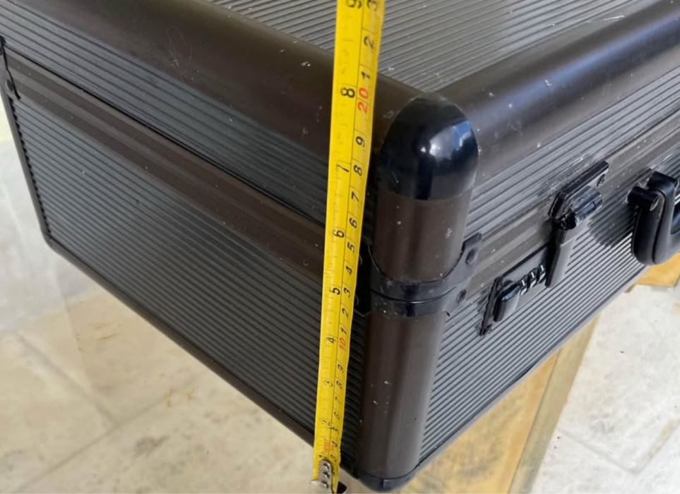 Mala para relogios em metal