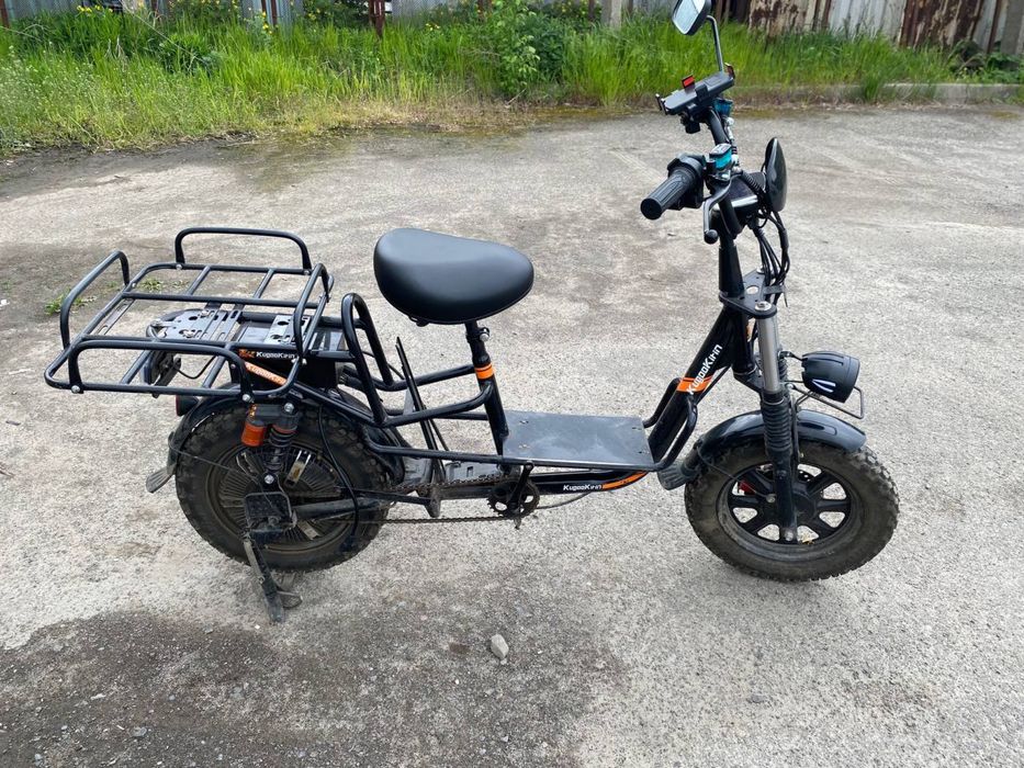 Елетро скутер з шоломом