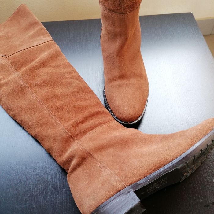 Bota de Cano Alto Pele Camurça Camel 37