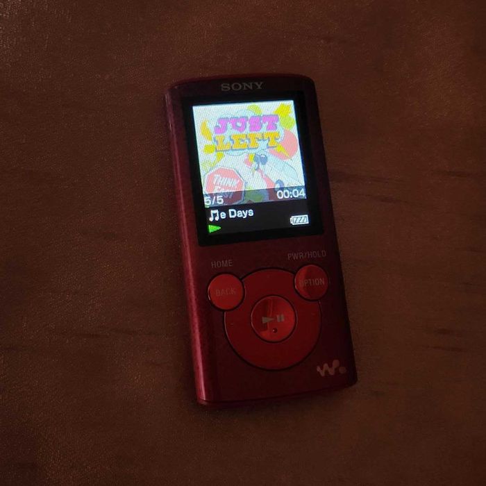 Sony Walkman NWZ-E384 8 ГБ MP3-плеер