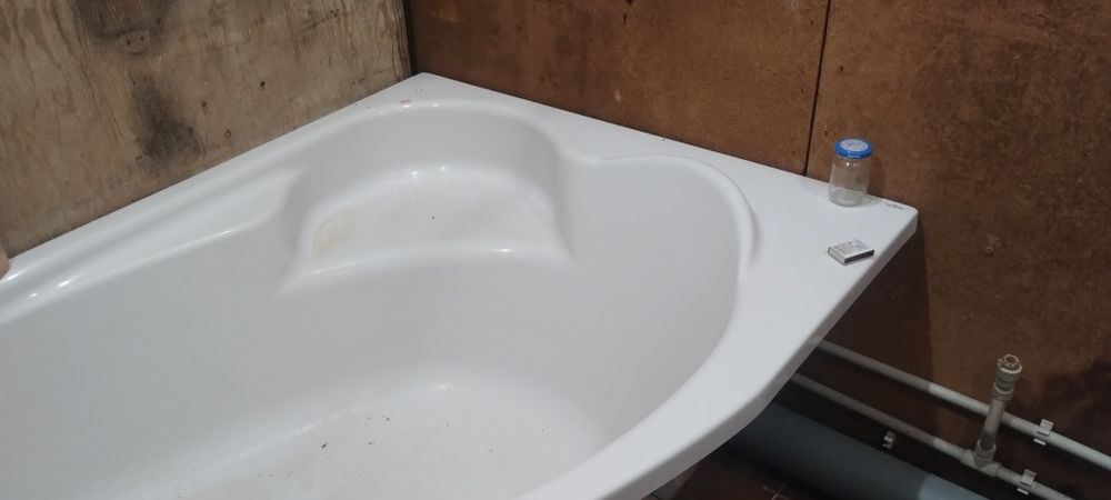 Продам б/у ванну  Kaliope кутова права 170*110. У доброму стані.