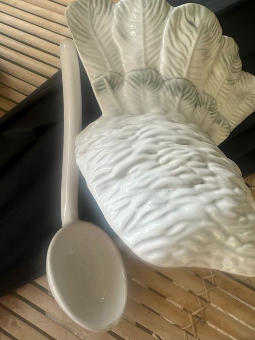 Terina com tampa é concha em forma de peru