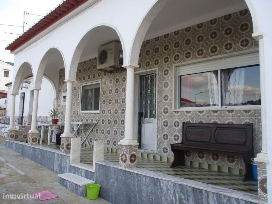 Moradia T2 em terreno com 2750 m2