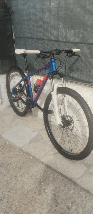 Berg roda 29 M com travões hidráulicos