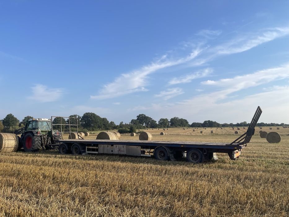 Przyczepa platforma dlużyca 4 osiowa do słomy balotów