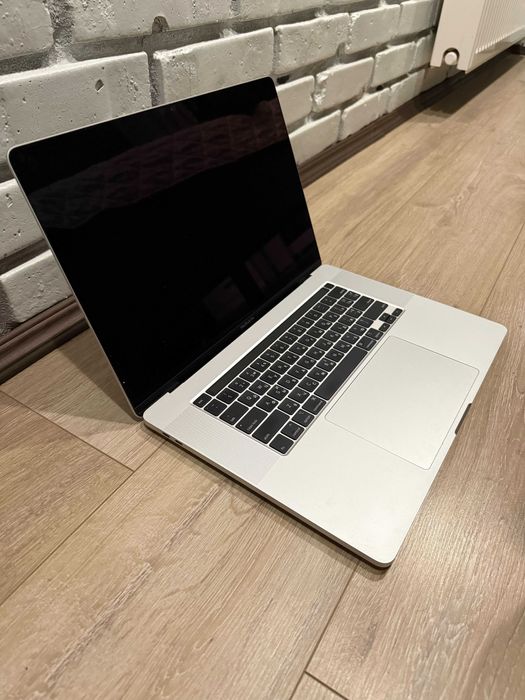 Apple MacBook Pro 16” 2019 i7/16Gb/512Gb