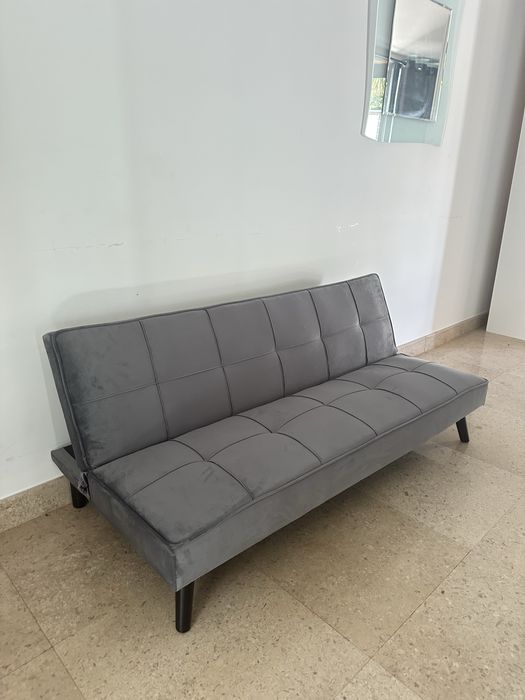 Sofá-cama cinzento tipo veludo - excelente estado