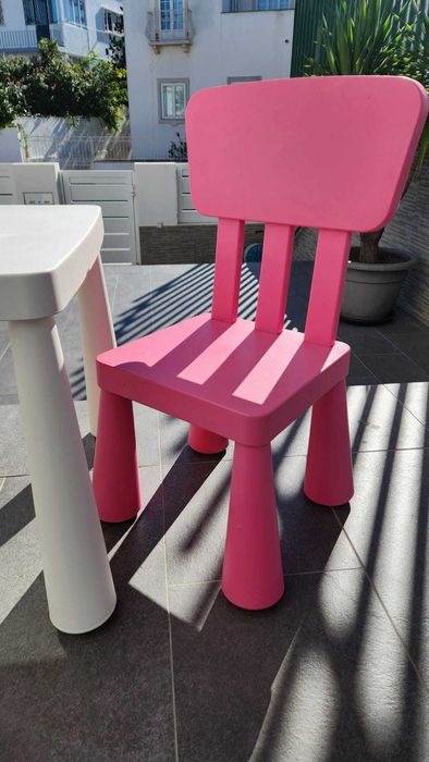 Mesa p/criança MAMMUT branca com 1 cadeira rosa