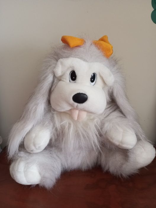 Peluche em forma de cão