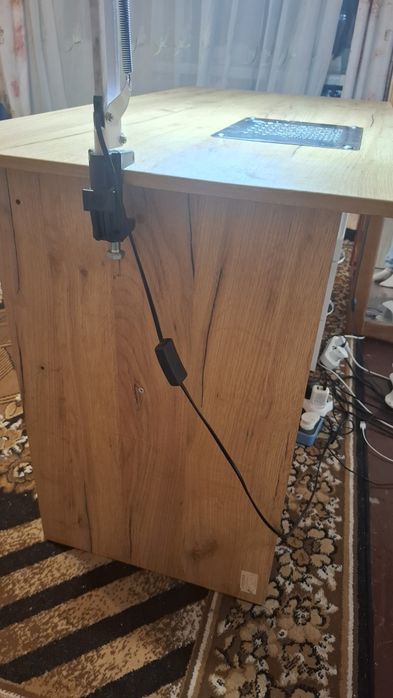 Стіл для манікюра