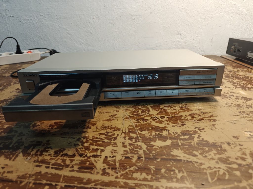 Odtwarzacz CD Technics SL-P220