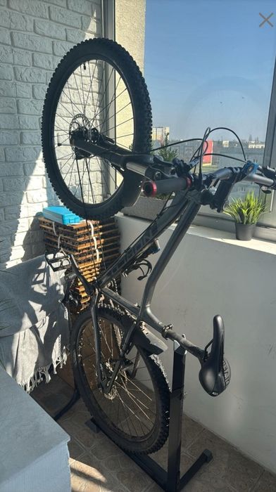 Rewelacyjny stojak do przeochowaniq roweru na balkonie w garażu tarasi