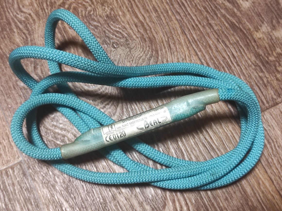 Страховочні петлі для альпінізму і промислового альпінізму Petzl.