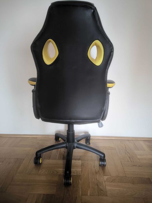 Biurko i fotel gamingowe = komplet