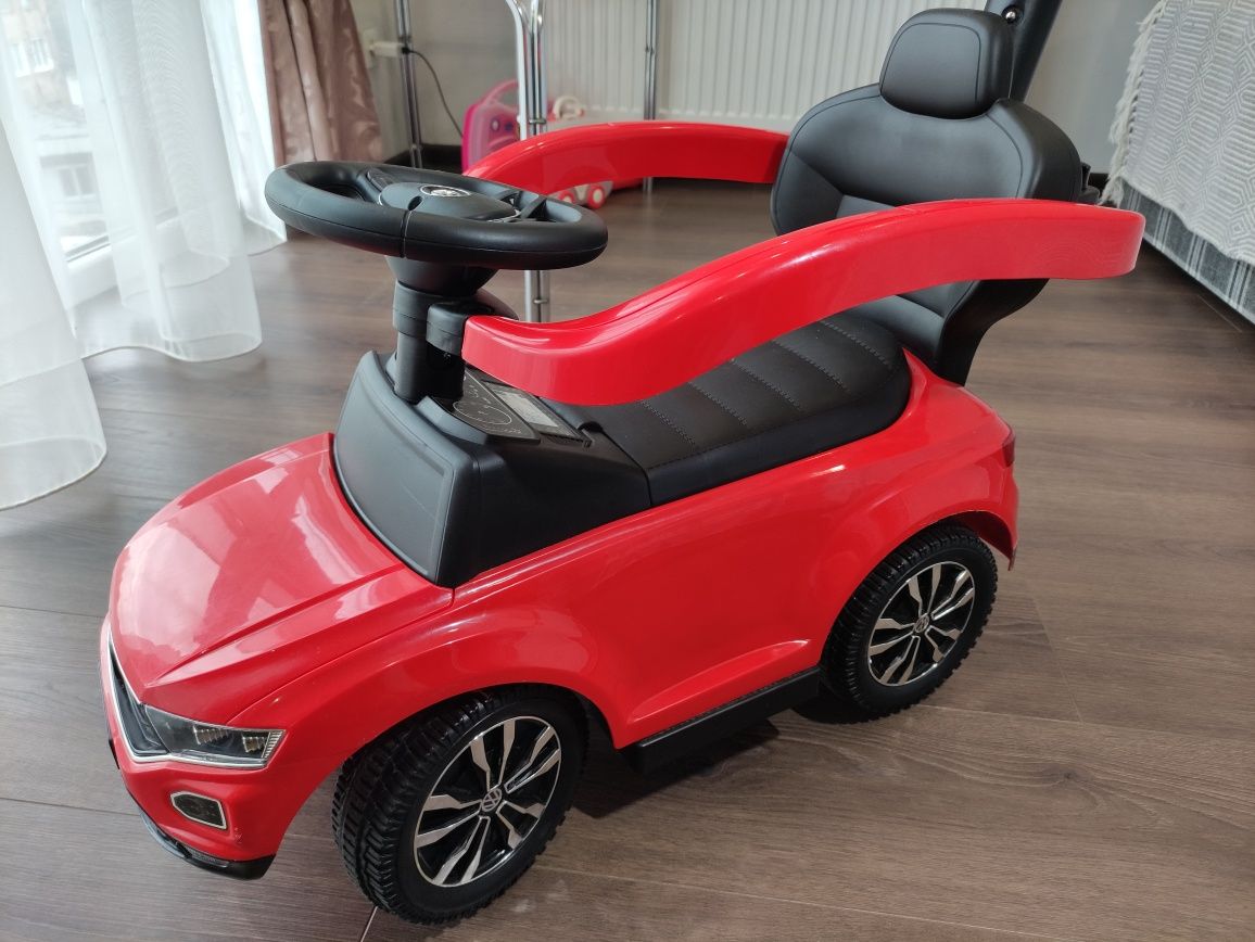 Машинка каталка толокар Caretero (Toyz) VW T-Roc с родительской ручкой