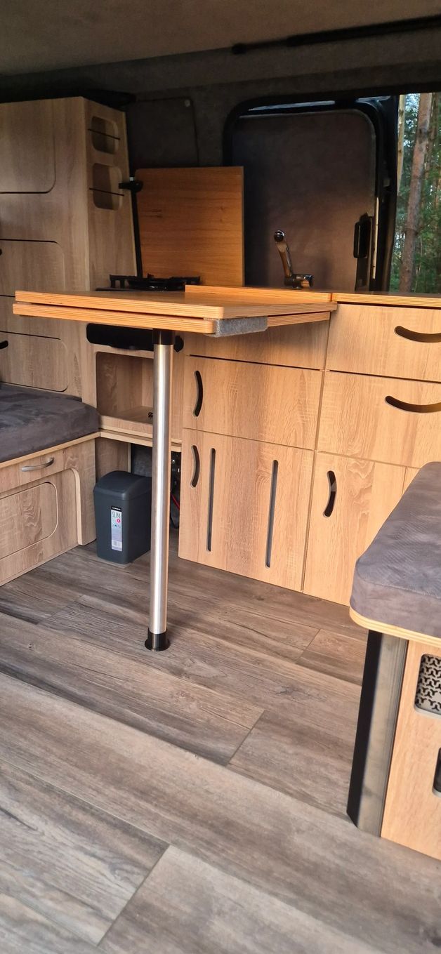Volkswagen Transporter VW T5 Kamper · Podnoszony dach z łóżkiem · Panele słoneczne · Ogrzewan