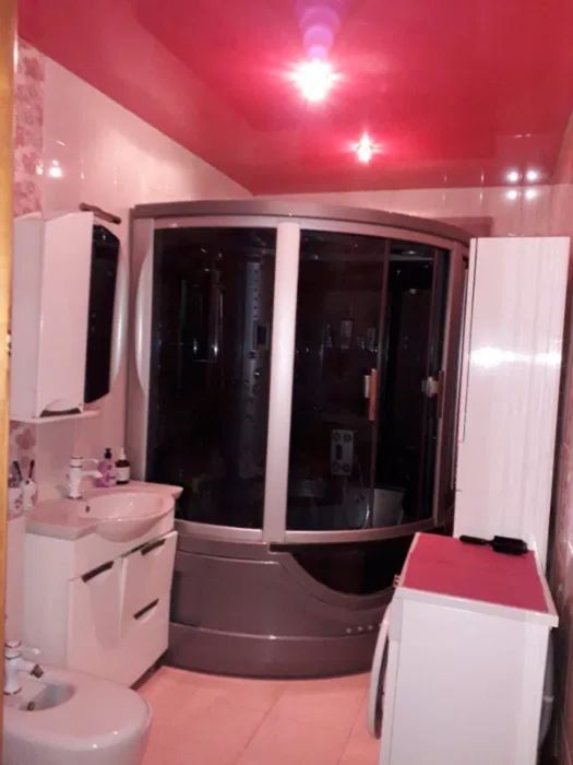 Продам розкішний будинок в центрі міста.