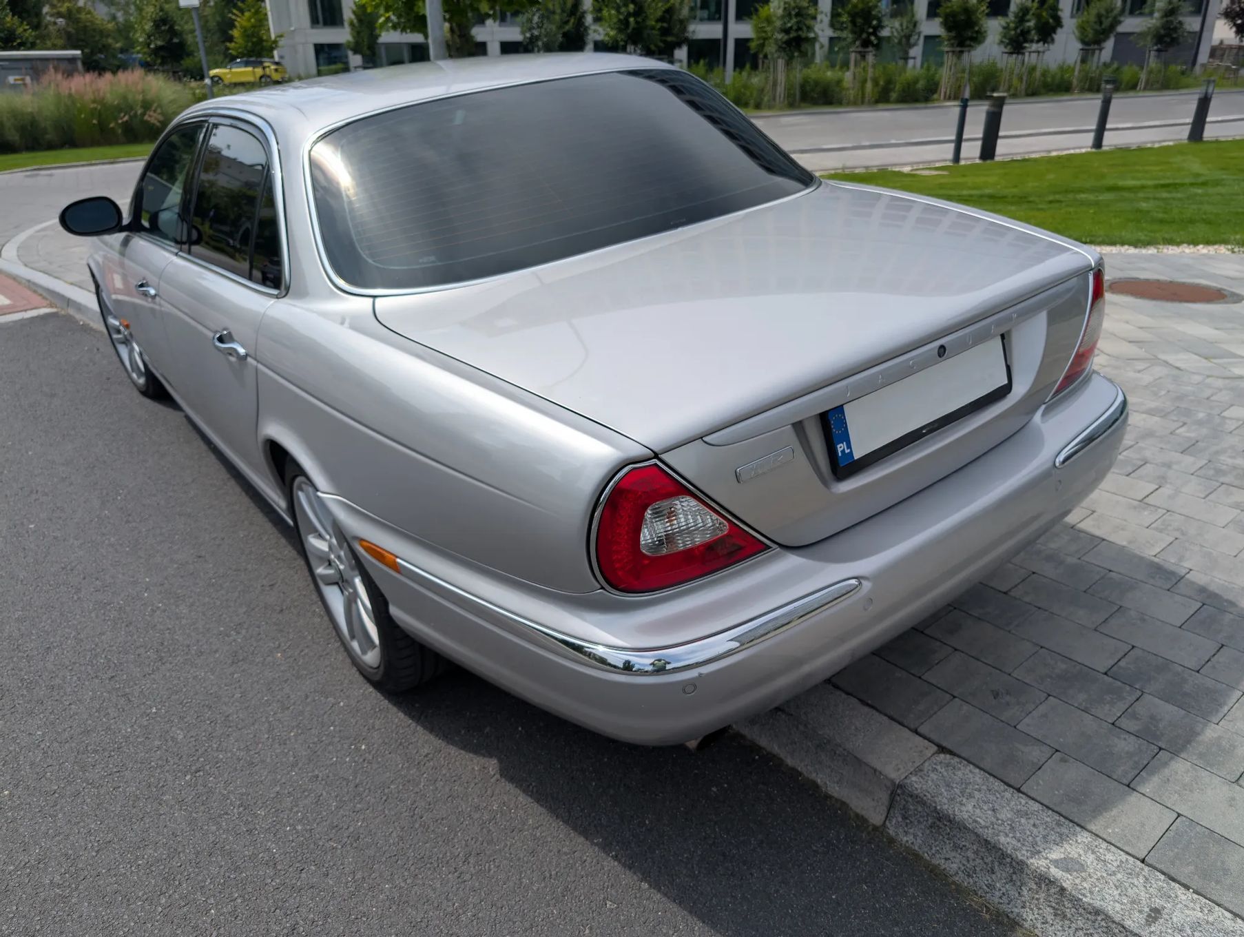 Jaguar XJR Jaguar XJR X350 4.2 V8 Supercharged | 2004 | 188 880 km | 69900 PLN