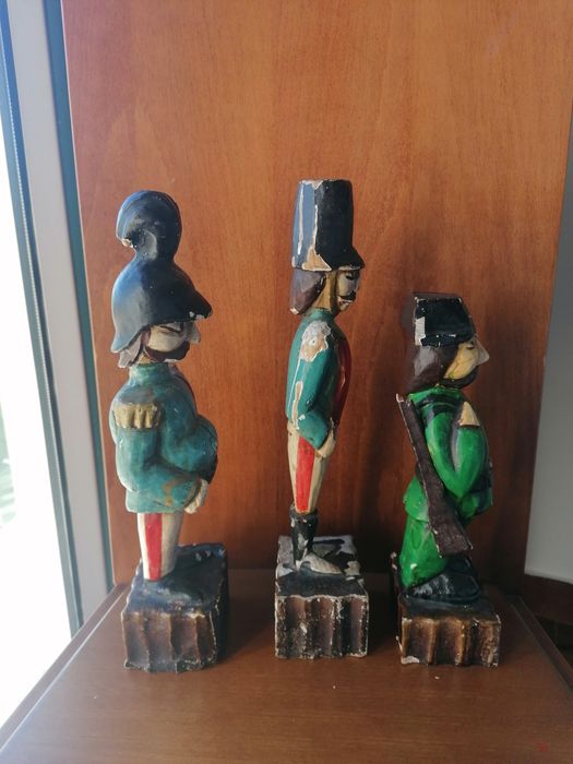 3 Estátuetas de militares - Madeira