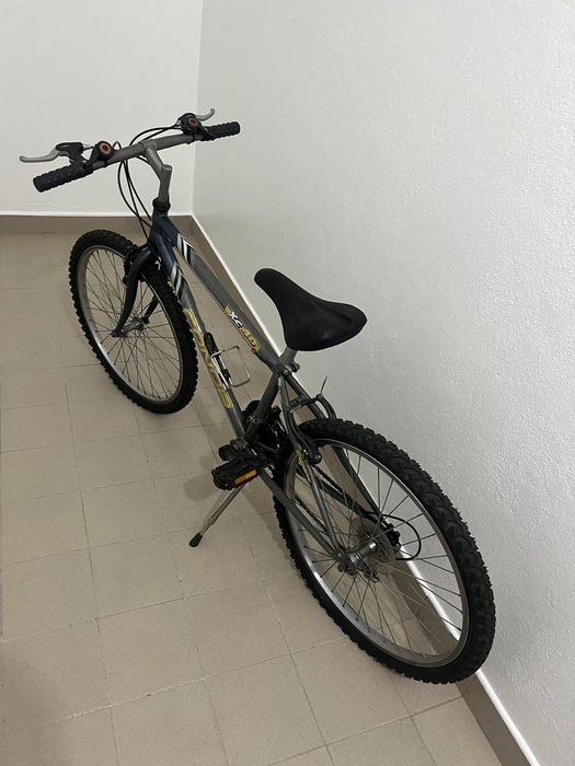 Bicicleta antiga usada
