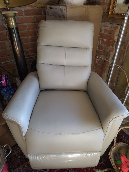 Fotel skorzany kremowy jak nowy rozkladany na pilota