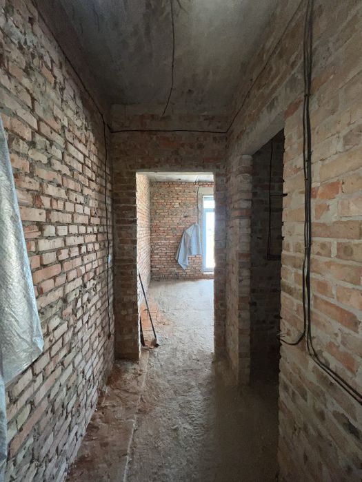 Затишний будинок у тихій локації ,подалі від місцевої метушні , Обарів