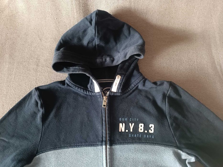 Sweat com capuz e fecho frontal Tamanho 146/152cm - 12 anos