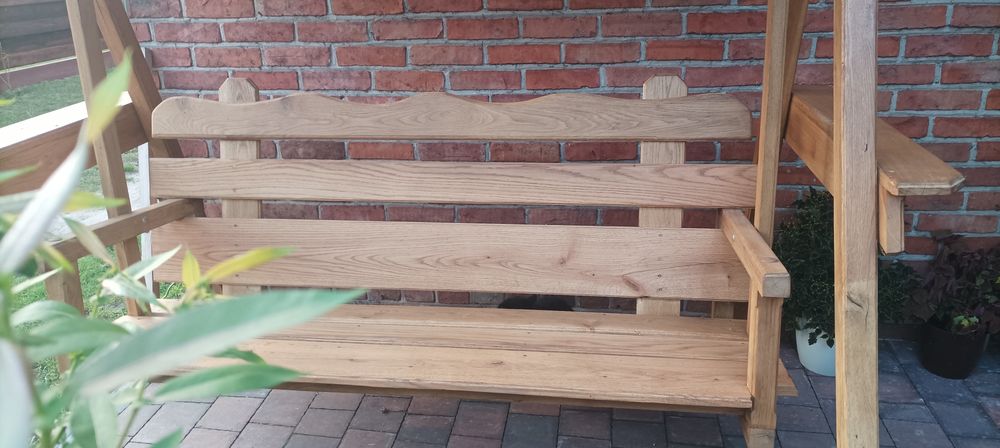 Huśtawka i studnia ogrodowa