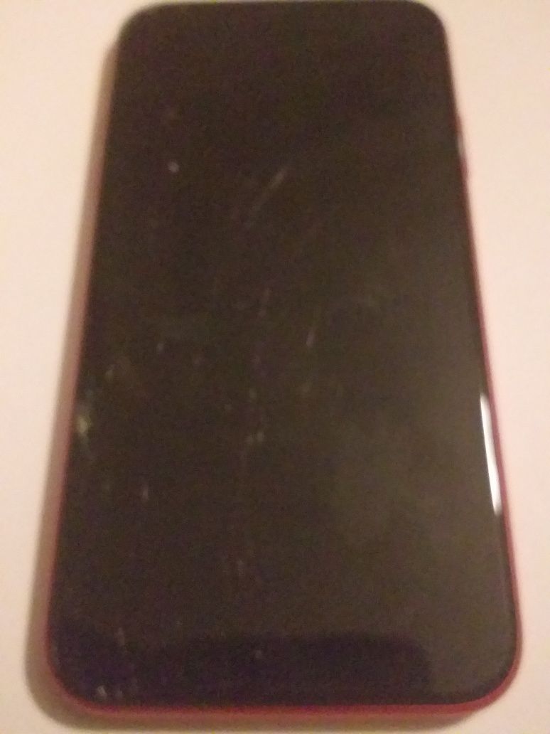 Telefon Iphone 11, 128 Gb. + magnetyczne etui.
