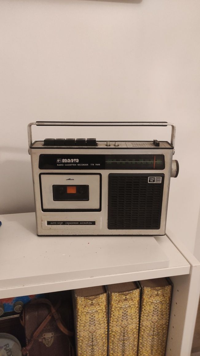 Radio antigo prateado