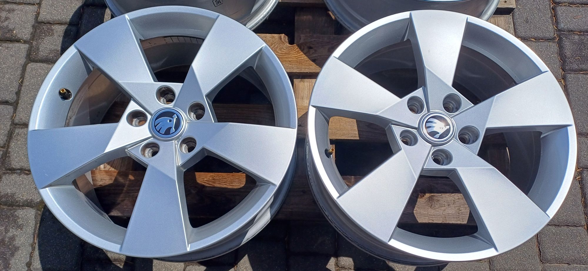 Alufelgi SKODA 7x17 cali , rozstaw śrub 5x112.