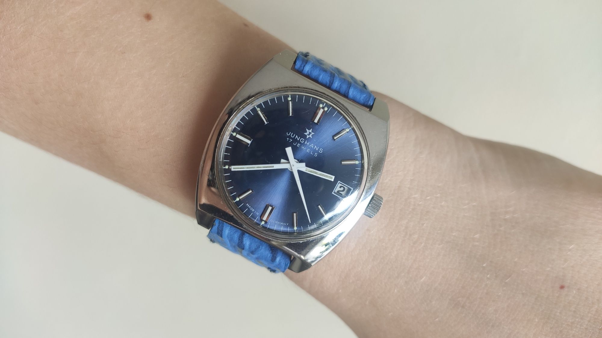 Zegarek Junghans mechaniczny niebieski