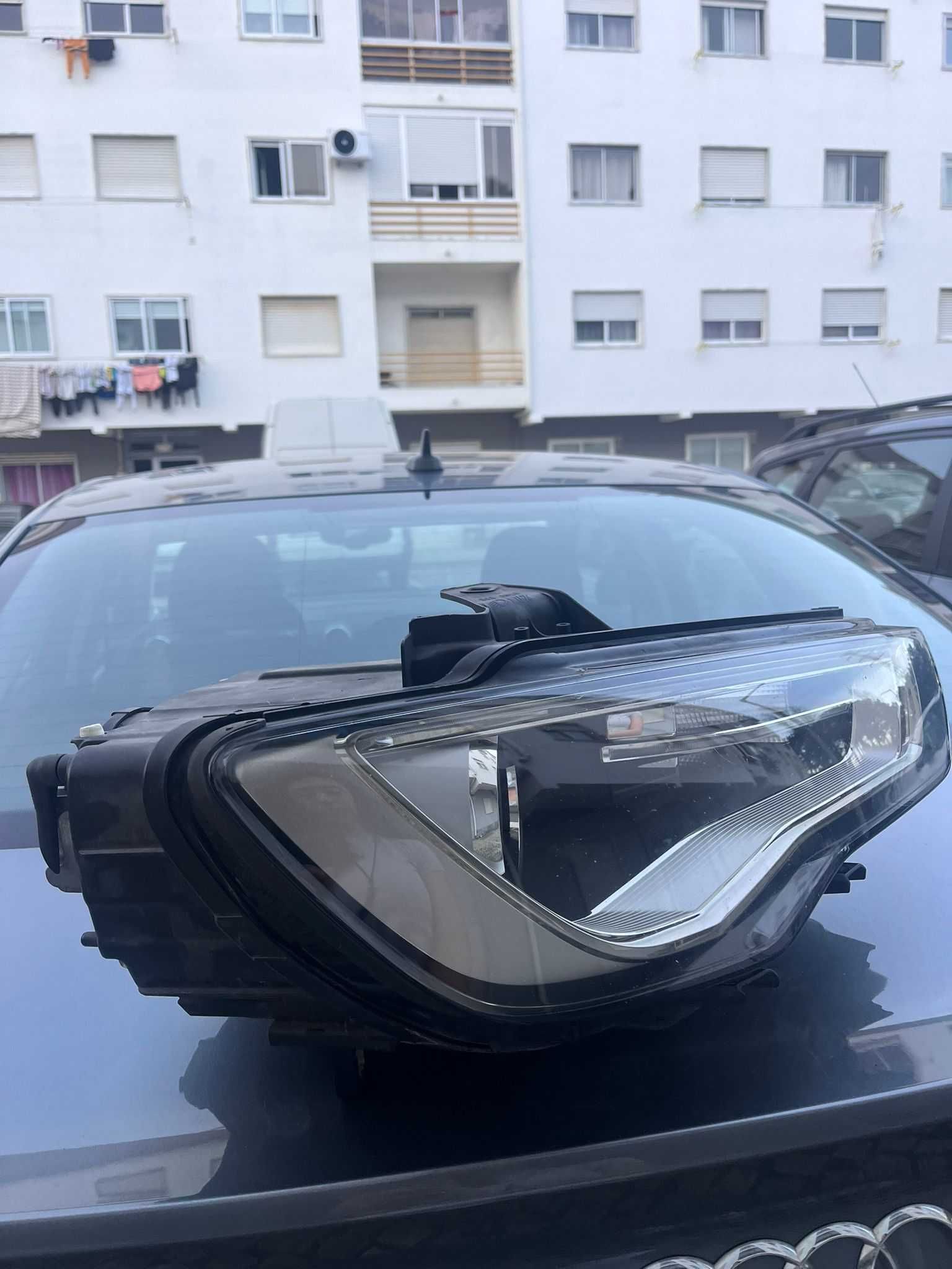 Farol bi-xenon Audi A3